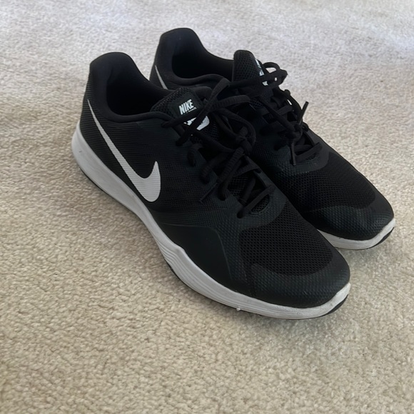 Black and white Nike sneakers - great shape - Picture 1 of 5